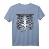 Skelett Brust mit Spinnen Halloween Kostüm T-Shirt – Gruseliges Knochen-Design für Party, Süßes oder Saures & Halloween Feier