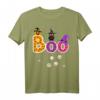Halloween Shirt Hexe Geschenk Boo für Damen, Herren, Jungen & Kinder - Klassisch geschnitten, doppelt genähter Saum
