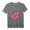 Damen 90er Jahre Party Pink Lippenstift Kiss Kuss Kussmund T-Shirt mit V-Ausschnitt – Perfekt für Mottoparty, Kostüm & Geschenk für 90er Fans