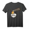 Gudetama Ugh Chopsticks T-Shirt - Offiziell lizenzierte Sanrio Kleidung für Fans und Japan-Design Liebhaber