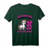 Bitte kein Neid weil ich mit 35 so gut aussehe - Lustiges Geburtstags-T-Shirt für Frauen zum 35. Geburtstag mit Einhorn & Sternen