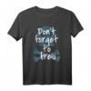 Don't forget to freu T-Shirt – Lustiges Motivations-Shirt mit Skull and Bones für gute Laune und positive Vibes