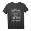 Fantastische Väter haben Tattoos und Bärte - Retro Vintage Papa Geschenk T-Shirt für Geburtstag, Weihnachten & Familienausflüge