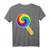Lollipop Shirt – Buntes Candy T-Shirt mit Regenbogen-Saugnapf, Perfekt als Halloween-Kostüm oder Süßigkeiten-Liebe Geschenk