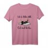 Frauen Katzenbuch T-Shirt – Leben ist besser mit Katzen und Büchern, perfektes Geschenk für Katzen- und Buchliebhaberinnen