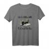 Frauen Katzenbuch T-Shirt – Leben ist besser mit Katzen und Büchern, perfektes Geschenk für Katzen- und Buchliebhaberinnen