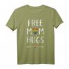 Free Mom Hugs - Lustiges LGBT Mama T-Shirt mit Regenbogenherz für Stolzmonat & Unterstützung der Community