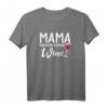 Mama needs some Wine! Lustiges Damen T-Shirt mit Wein Spruch – Perfekt als Muttertags- oder Geburtstagsgeschenk für Weinliebhaberinnen
