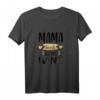 Mama Needs Some Wine - Lustiges Wein T-Shirt als Muttertags- und Geburtstagsgeschenk für Weinliebhaberinnen