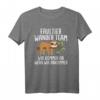Lustiges Faultier Wander Team T-Shirt - Perfektes Geschenk für Wanderer, Outdoor-Fans & Bergliebhaber zu Geburtstag & Weihnachten
