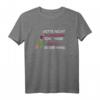 Bitte Nicht Schubsen Ich Habe Wein In Der Hand T-Shirt – Witziges Geschenk für Weinliebhaber, Weintrinker & Weingenießer zu Geburtstag & Weihnachten