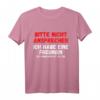 Nicht ansprechen ich habe eine Freundin T-Shirt - Lustiges Party- und Beziehungs-Spruchshirt für JGA, Geburtstag & Freunde