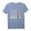 Ich muss gar nichts ich muss nur nach Sylt Friesland Nordsee T-Shirt - Humorvolles Insel- und Stranddesign für Urlaubsliebhaber und Geschenkideen