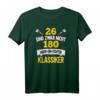26 Sind Zwar Nicht 180 Dart T-Shirt - Lustiges Dartspieler Shirt für Kneipen, Turniere & Dartzubehör