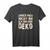 Sprich mich nicht an ich bin nur Deko T-Shirt - Lustiges Geschenk für Introvertierte, Schweigsame und Ruhige Freunde