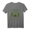 Pfadfinder, Lustiges T-Shirt für Natur- und Campingliebhaber – Stinkt Nicht, Riecht Nach Abenteuer, Perfekt für Wanderer, Zelt- und Campingfans