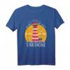 Ich muss gar nichts, ich muss nur nach Usedom Damen und Kinder T-Shirt – Ostsee Geschenkidee mit Leuchtturm und Möwen