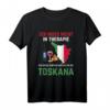 Toskana Urlaub Spruch T-Shirt – Ich muss nicht in Therapie, ich muss einfach zurück in die Toskana mit italienischer Karte als Geschenk