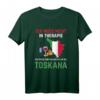 Toskana Urlaub Spruch T-Shirt – Ich muss nicht in Therapie, ich muss einfach zurück in die Toskana mit italienischer Karte als Geschenk