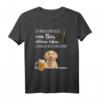 Ein Mann kann nicht von Bier alleine leben - Lustiges Hund und Bier T-Shirt für Männer, Papa, Ehemann, Freund, Vatertag Geschenk