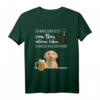 Ein Mann kann nicht von Bier alleine leben - Lustiges Hund und Bier T-Shirt für Männer, Papa, Ehemann, Freund, Vatertag Geschenk