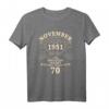70. Geburtstag Geschenk für Mann & Frau - Legendär seit 1951 Vintage T-Shirt für Jubiläen & Ehrentage