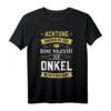 Erheben Sie sich! Sein Majestät der Onkel betritt den Raum T-Shirt – Lustiges Geschenk für Taufe, Geburtstag, Schwangerschaft & Familienfeiern