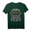 Leveled Up To Uncle Est 2022 - Lustiges Gaming T-Shirt als Geschenk für neue Onkel, Verlobte & Junggesellinnenabschied