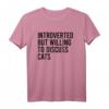 Introverted But Willing To Discuss Cats T-Shirt – Lustiges Geschenk für Katzenliebhaberinnen und -liebhaber zu Geburtstag & Weihnachten