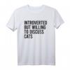 Introverted But Willing To Discuss Cats T-Shirt – Lustiges Geschenk für Katzenliebhaberinnen und -liebhaber zu Geburtstag & Weihnachten