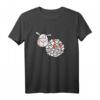 Wolliges Schaf mit Herz - Lustiges Schäfchen T-Shirt mit Humor, Cartoon Design für Kinder, Damen & Herren