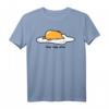 Gudetama Lazy Egg Pose T-Shirt – Offiziell lizenzierte Sanrio Bekleidung für Fans und Sammler