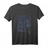 Weniger reden, mehr Kreide T-Shirt – Stylisches Klettersport Design für Kletterer, Boulder und Indoor Klettern