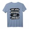 With Memories Not Dreams T-Shirt – Motivationsshirt mit Spruch auf schwarzem Hintergrund, klassisch geschnitten, perfektes Geschenk für Inspiration und Erinnerungen