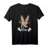 Oster T-Shirt für Damen mit Hase im floralen Leo Look – Lustiges Partnerlook Outfit für Ostereiersuche & Geschenke für Oma, Mutter, Tochter & Tante