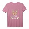 Oster T-Shirt für Damen mit Hase im floralen Leo Look – Lustiges Partnerlook Outfit für Ostereiersuche & Geschenke für Oma, Mutter, Tochter & Tante