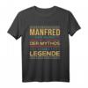 Manfred Vorname Personalisiertes Geschenk für Papa & Vater - Männer T-Shirt mit Spruch 'Der Mythos, die Legende' für Weihnachten, Geburtstag & Junggesellinnenabschied