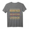 Manfred Vorname Personalisiertes Geschenk für Papa & Vater - Männer T-Shirt mit Spruch 'Der Mythos, die Legende' für Weihnachten, Geburtstag & Junggesellinnenabschied