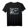 Pew Pew Specialist / Pro Gun 5.56 AR15 Gewehr M4 Lustiges Pistolen T-Shirt – Patriotisches Geschenk für Waffenliebhaber, Militär, Veteranen & 4. Juli