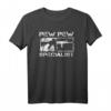 Pew Pew Specialist / Pro Gun 5.56 AR15 Gewehr M4 Lustiges Pistolen T-Shirt – Patriotisches Geschenk für Waffenliebhaber, Militär, Veteranen & 4. Juli