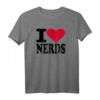 I Love Nerds T-Shirt mit rotem Herz – Klassisches Geek-Shirt für Nerds und Geeks, das deine Leidenschaft zeigt