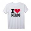 I Love Nerds T-Shirt mit rotem Herz – Klassisches Geek-Shirt für Nerds und Geeks, das deine Leidenschaft zeigt