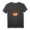 Lustiges Kaffee Montag Start in die Arbeitswoche T-Shirt - Humorvolles Oberteil für Morgenmuffel und Kaffeeliebhaber