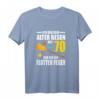 Alter Besen Junger Feger Frauen T-Shirt zum 70. Geburtstag - Lustige Geschenkidee für 70-Jährige Mütter, Freundinnen & Kolleginnen