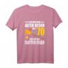 Alter Besen Junger Feger Frauen T-Shirt zum 70. Geburtstag - Lustige Geschenkidee für 70-Jährige Mütter, Freundinnen & Kolleginnen