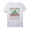 Festive Cthulhu - Lovecraftian Holiday T-Shirt mit Weihnachtsdesign von Jeremy Hwang für Horror- und Lovecraft-Fans