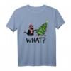 Lustiges Weihnachtskatzen T-Shirt mit frecher Miezekatze und Weihnachtsbaum - Perfektes Geschenk für Katzenpapa & Katzenmama in der Weihnachtszeit