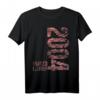 Lustiges 20. Geburtstag T-Shirt für Mann und Frau – Witzige Geschenkidee & Deko für den 20. Geburtstag 2004