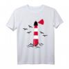 Leuchtturm T-Shirt mit Möwen am Meer – Klassisch geschnitten, perfekt für Küstenliebhaber & Meeresfans