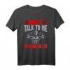 DON'T TALK TO ME I'M WORKING OUT T-Shirt - Humoriges Fitness Shirt für Sportler, klassisch geschnitten, doppelt genähter Saum